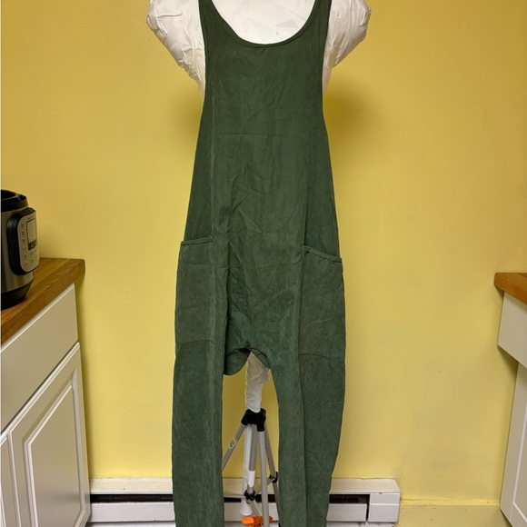 Jump Suit! 🎉 - Picture 6 of 6